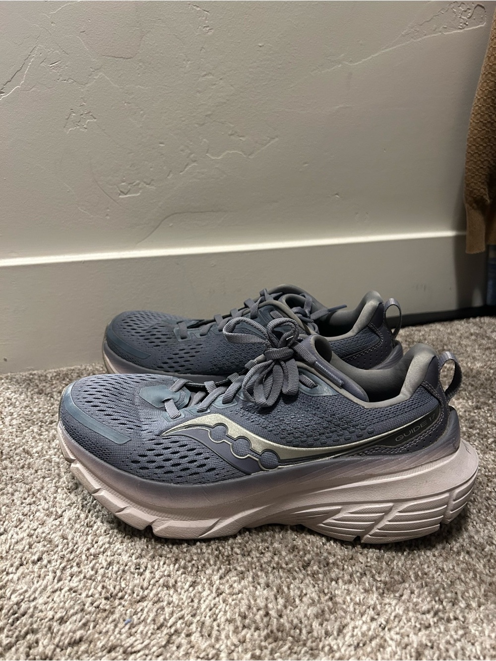 Saucony Women's Lavender Guide 17  Running Shoes size 7.5